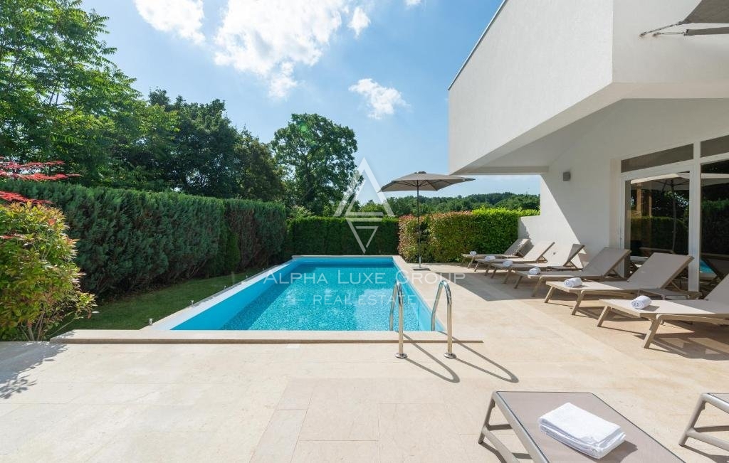 Rovinj, Istra - Sodobna vila z notranjim in zunanjim bazenom