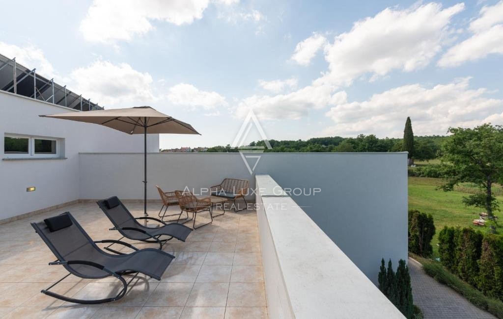 Rovinj, Istra - Sodobna vila z notranjim in zunanjim bazenom