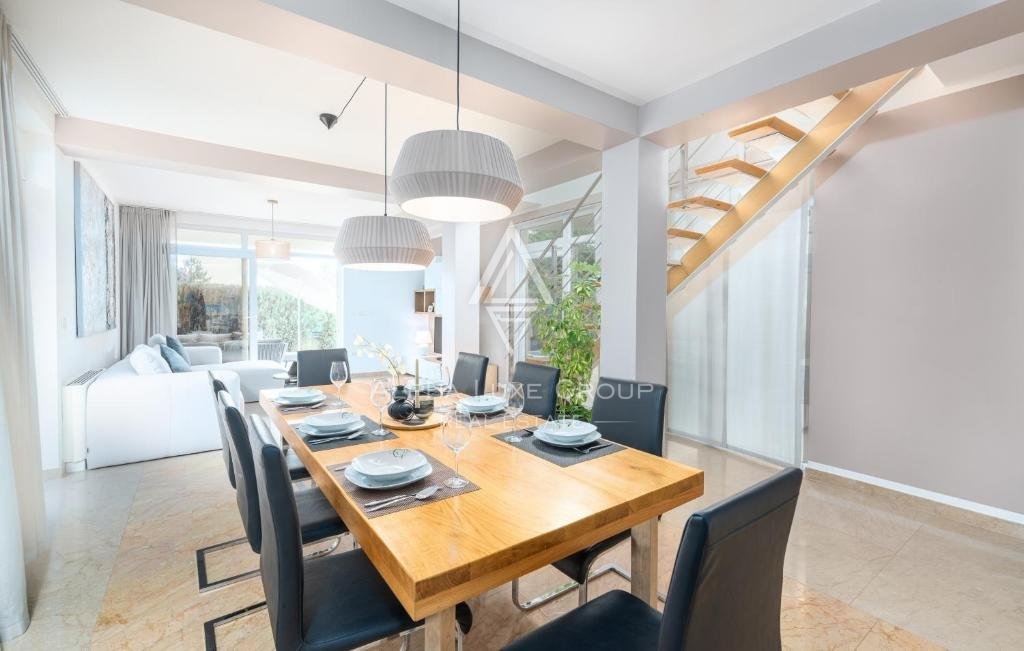 Rovinj, Istra - Sodobna vila z notranjim in zunanjim bazenom