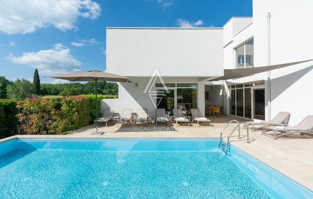 Rovinj, Istra - Sodobna vila z notranjim in zunanjim bazenom