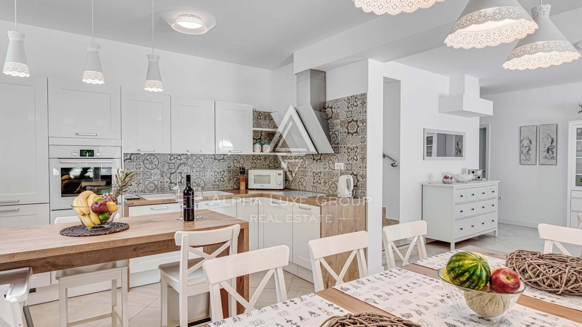 Istra, Rabac - Moderna vila z bazenom na prodaj