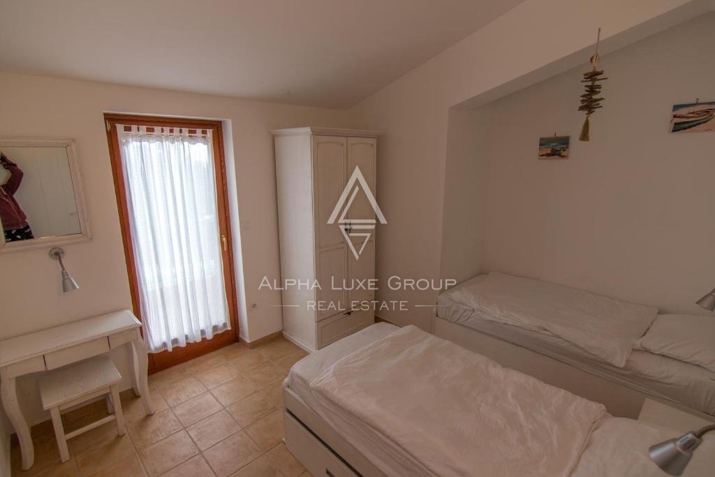 Rabac: Ekskluzivna vila z dvema apartmajema in skupnim bazenom