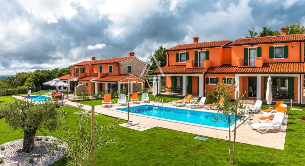 Rabac: Ekskluzivna vila z dvema apartmajema in skupnim bazenom