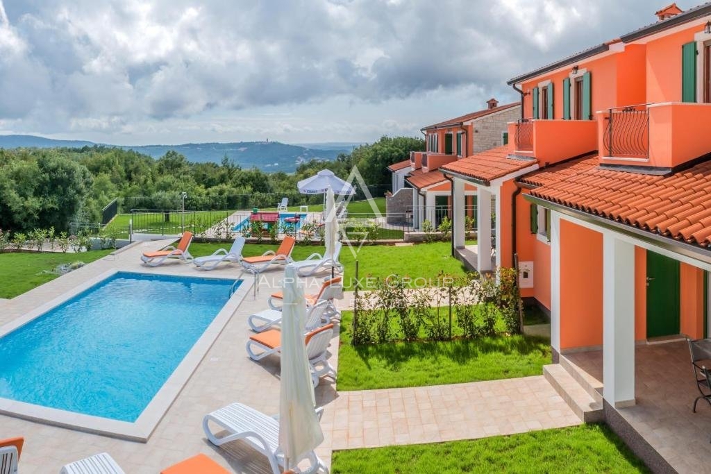 Rabac: Ekskluzivna vila z dvema apartmajema in skupnim bazenom