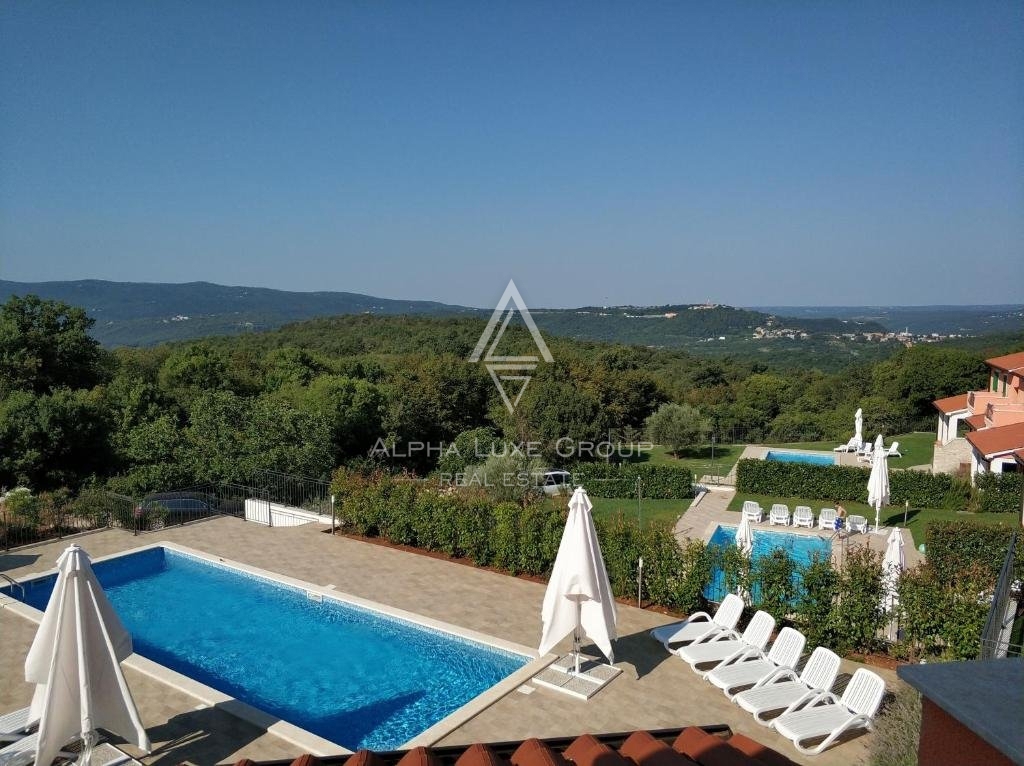 Rabac: Ekskluzivna vila z dvema apartmajema in skupnim bazenom