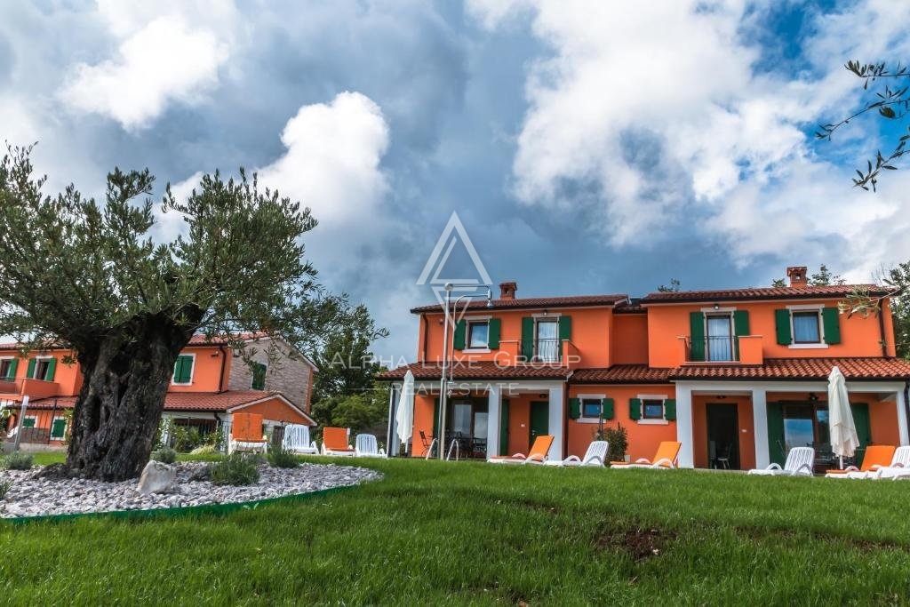 Rabac: Ekskluzivna vila z dvema apartmajema in skupnim bazenom