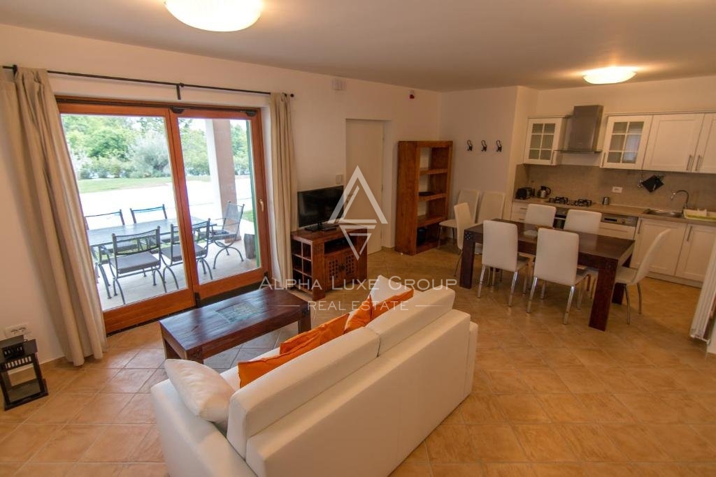 Rabac: Ekskluzivna vila z dvema apartmajema in skupnim bazenom