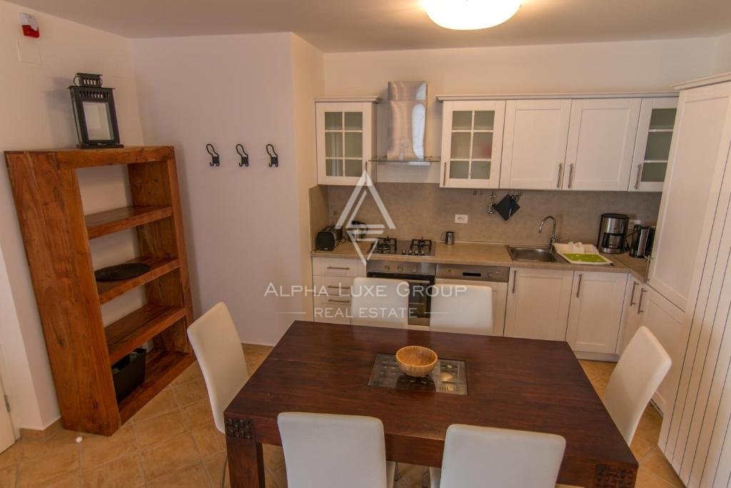 Rabac: Ekskluzivna vila z dvema apartmajema in skupnim bazenom