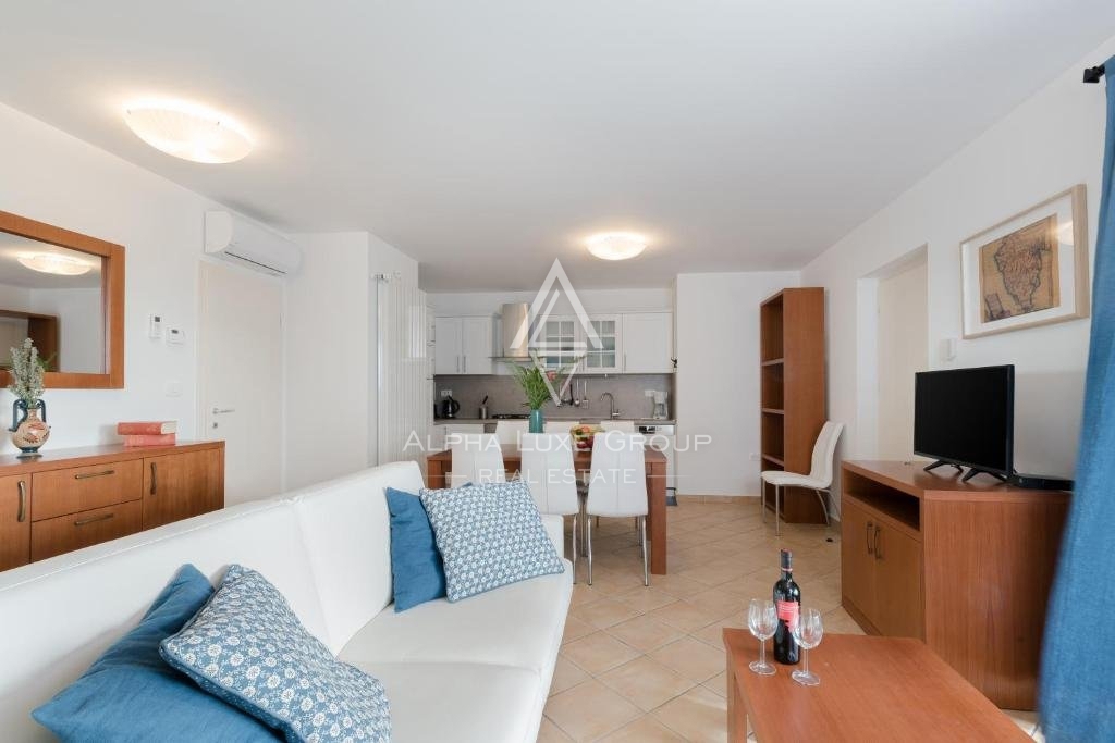 Rabac: Ekskluzivna vila z dvema apartmajema in skupnim bazenom