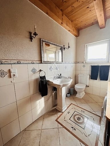 Labin, Istra: Idilična Hiša z Bazenom v Mirnem Okolju
