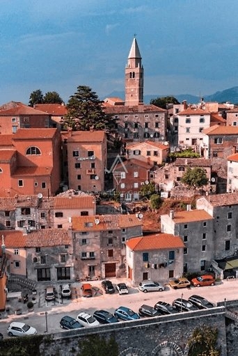 Labin, Istra: Idilična Hiša z Bazenom v Mirnem Okolju