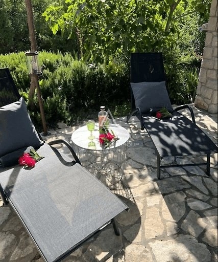 Labin, Istra: Idilična Hiša z Bazenom v Mirnem Okolju