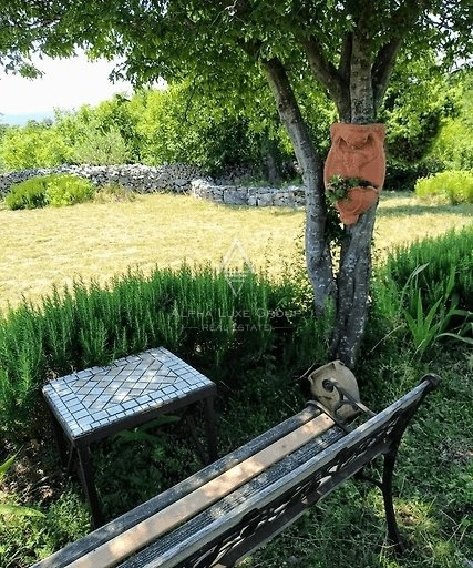 Labin, Istra: Idilična Hiša z Bazenom v Mirnem Okolju