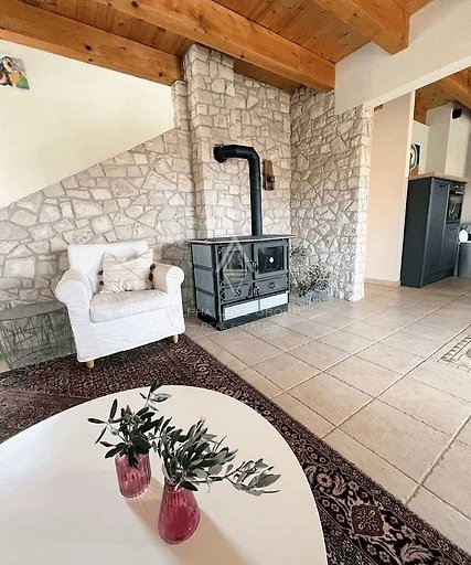 Labin, Istra: Idilična Hiša z Bazenom v Mirnem Okolju