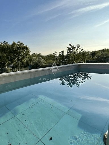 Labin, Istra: Idilična Hiša z Bazenom v Mirnem Okolju