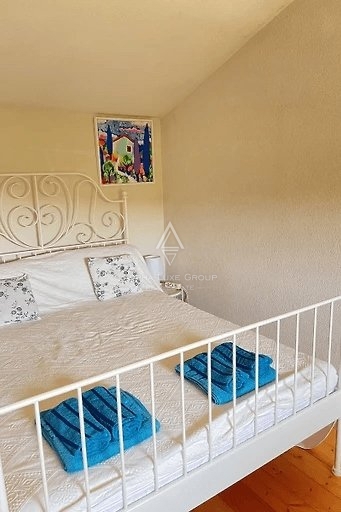 Labin, Istra: Idilična Hiša z Bazenom v Mirnem Okolju