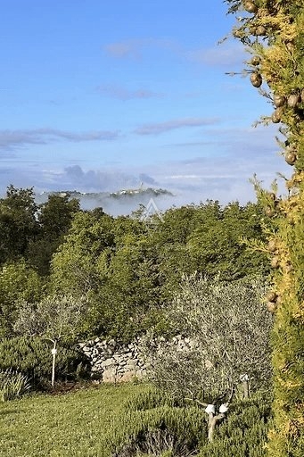 Labin, Istra: Idilična Hiša z Bazenom v Mirnem Okolju