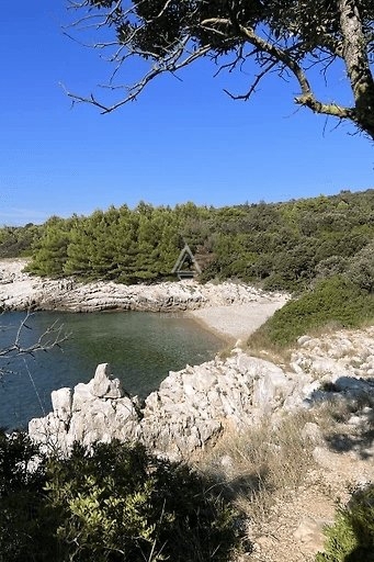 Labin, Istra: Idilična Hiša z Bazenom v Mirnem Okolju