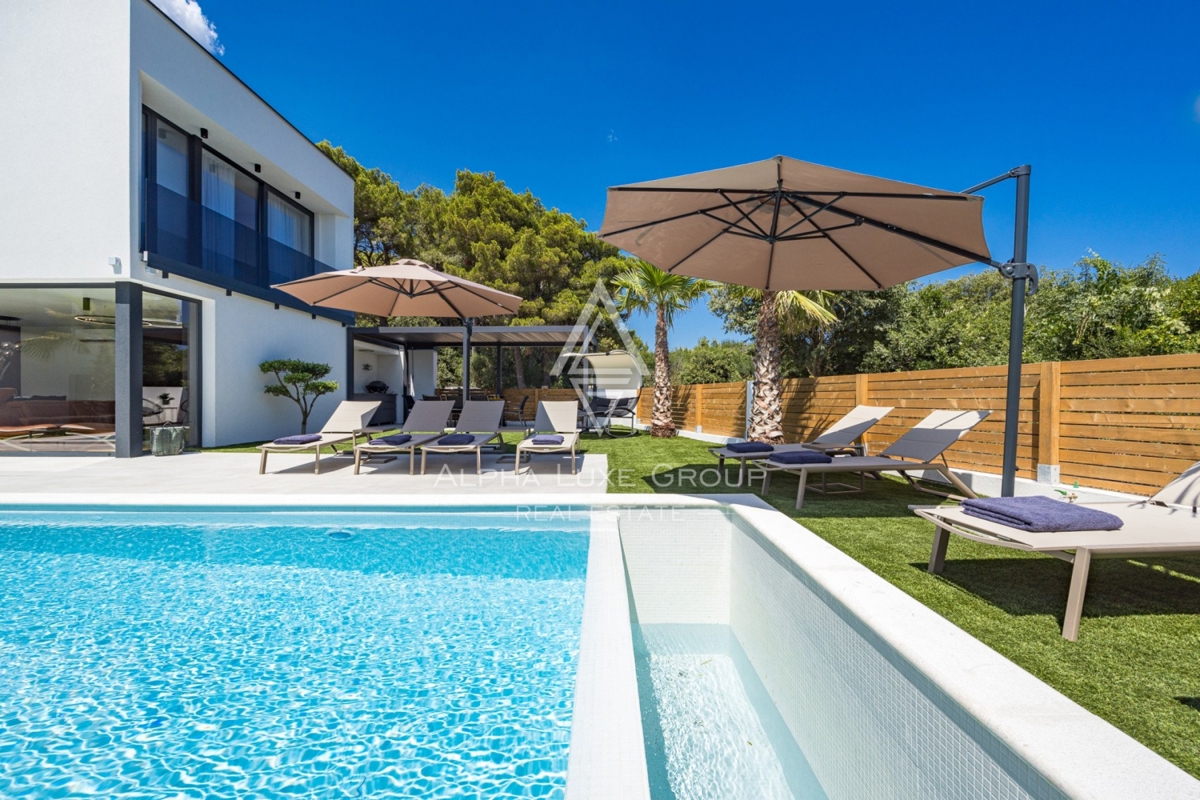 Medulin, Istra - Moderna Vila s Prečudovitimi Značilnostmi