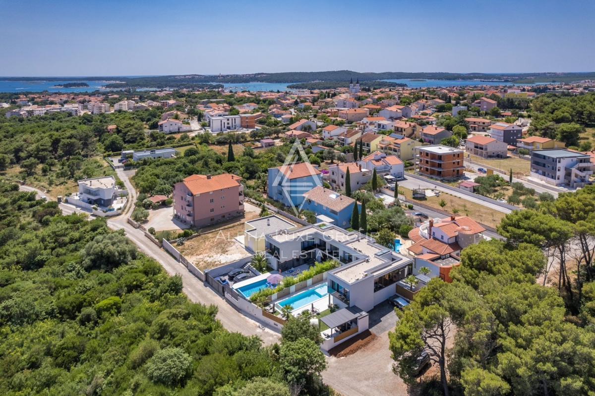 Medulin, Istra - Moderna Vila s Prečudovitimi Značilnostmi