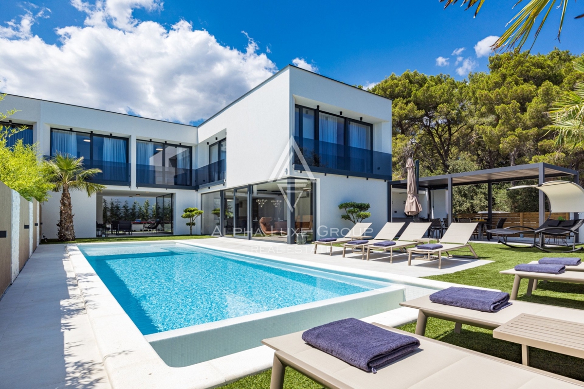 Medulin, Istra - Moderna Vila s Prečudovitimi Značilnostmi