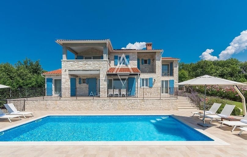 Višnjan | Luksuzna vila na prodaj z zasebnim jacuzzijem, savno in bazenom