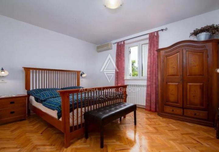 Očarljiva hiša z bazenom in pogledom na morje. Istra, Medulin