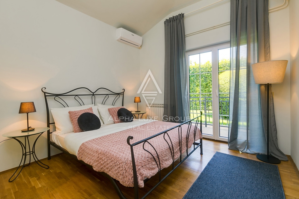 Vila z bazenom, prostoren vrt, Poreč.