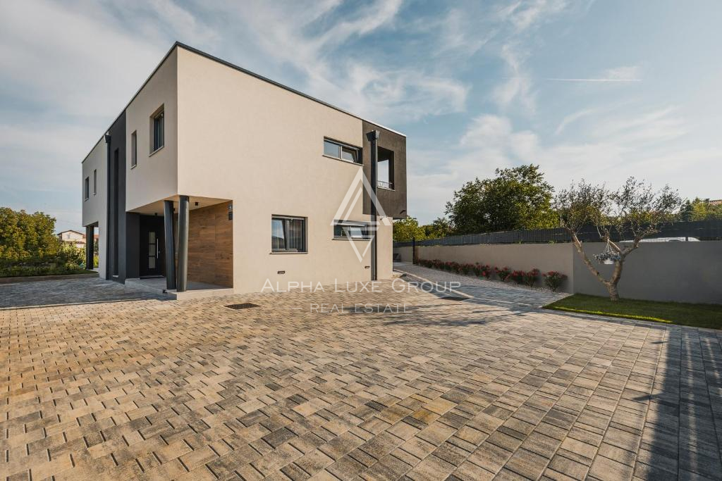 Umag, Istra: Moderna vila z bazenom in apartmaji