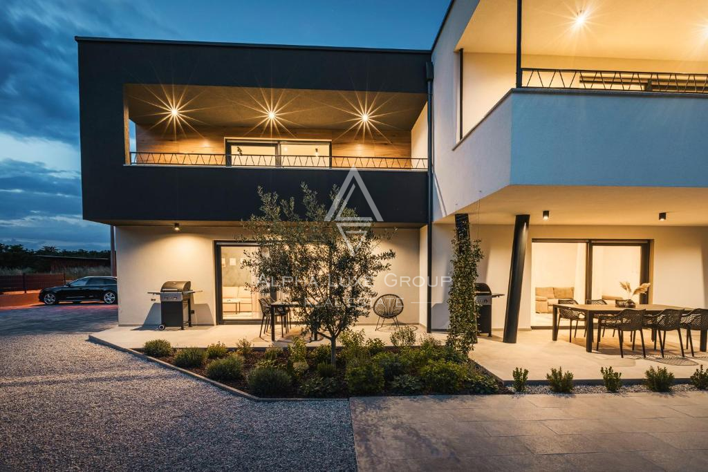 Umag, Istra: Moderna vila z bazenom in apartmaji