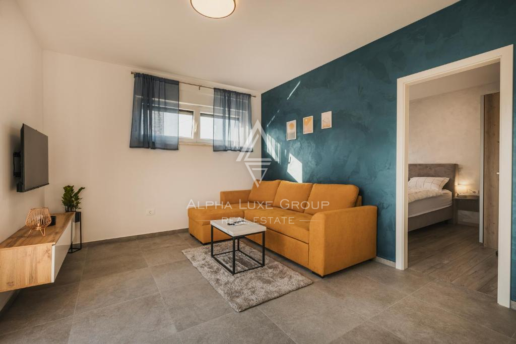 Umag, Istra: Moderna vila z bazenom in apartmaji