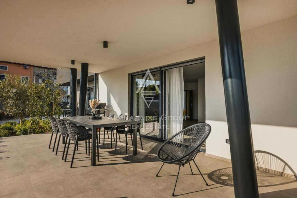 Umag, Istra: Moderna vila z bazenom in apartmaji