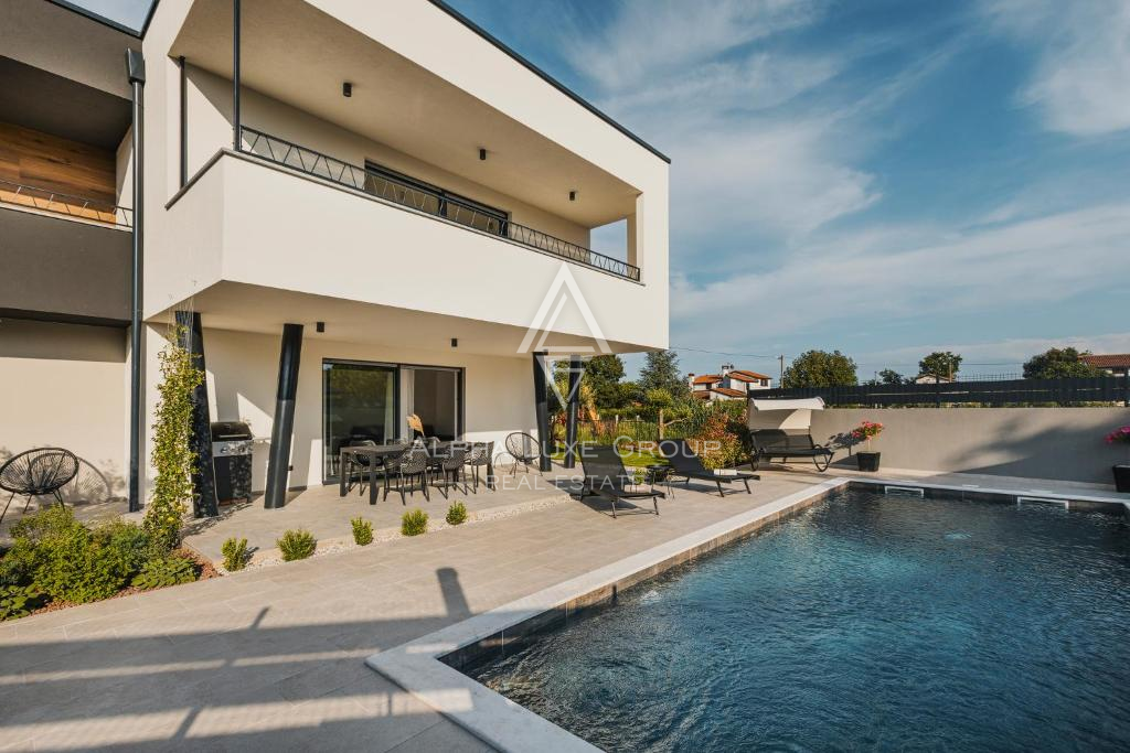 Umag, Istra: Moderna vila z bazenom in apartmaji