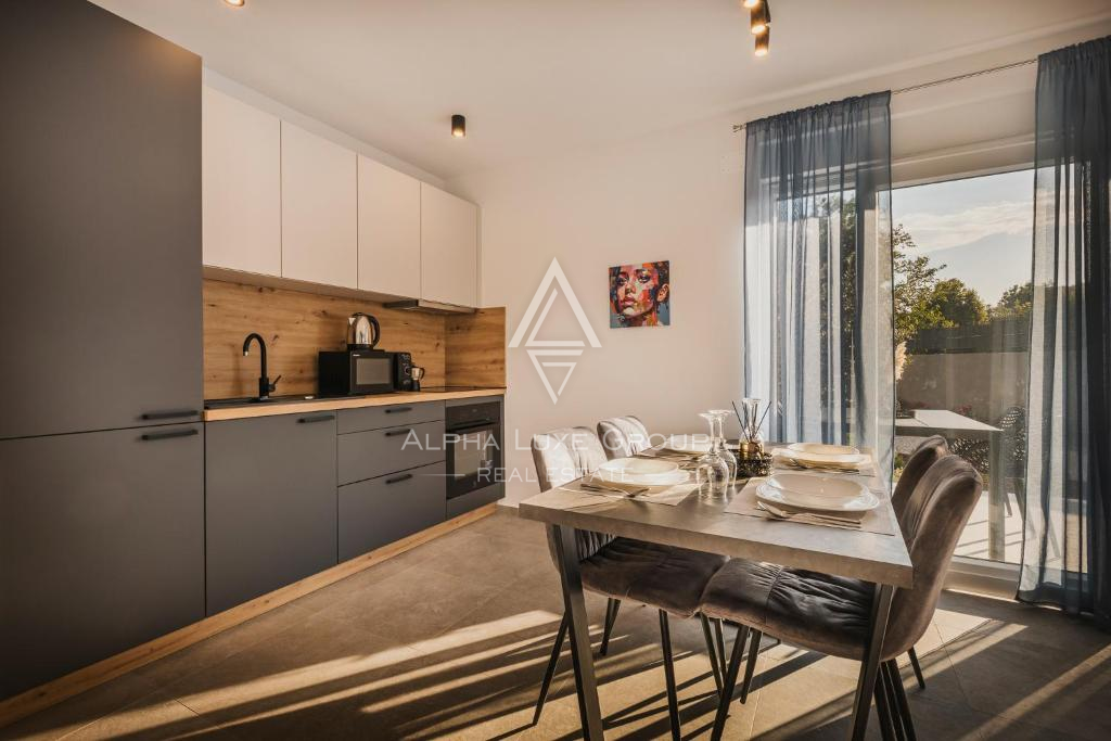 Umag, Istra: Moderna vila z bazenom in apartmaji