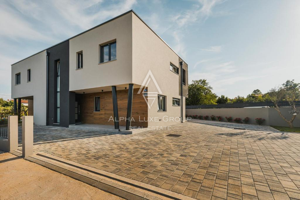 Umag, Istra: Moderna vila z bazenom in apartmaji