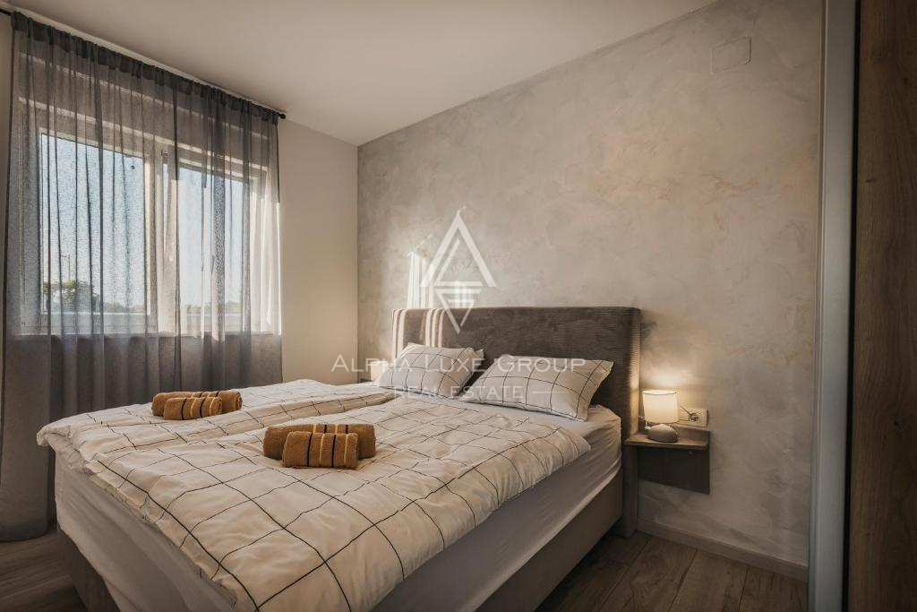 Umag, Istra: Moderna vila z bazenom in apartmaji