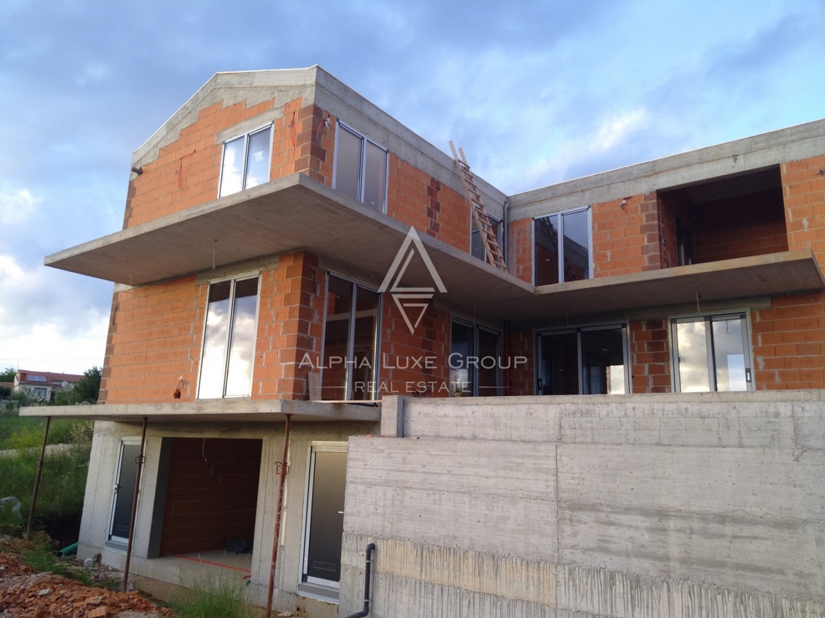 Istra, Višnjan, Moderna vila z bazenom v mirnem okolju