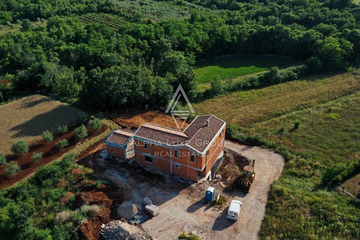Istra, Višnjan, Moderna vila z bazenom v mirnem okolju