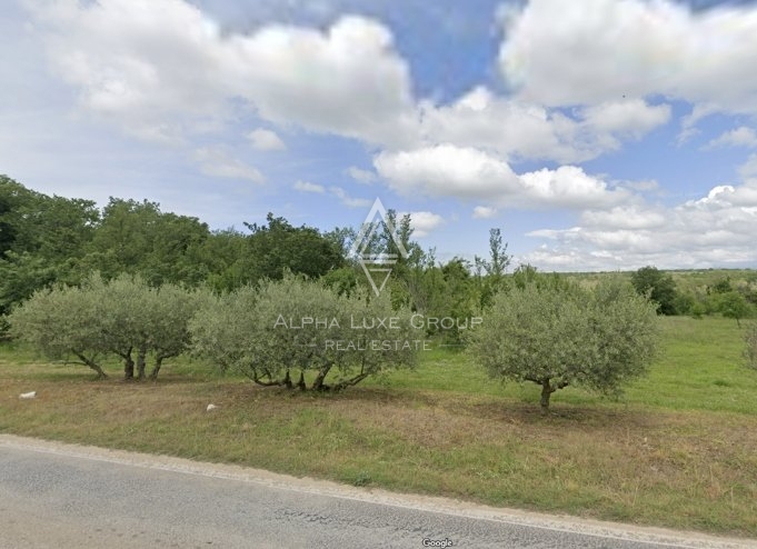 Istra, Baderna: Gradbeno zemljišče v turistični coni naprodaj