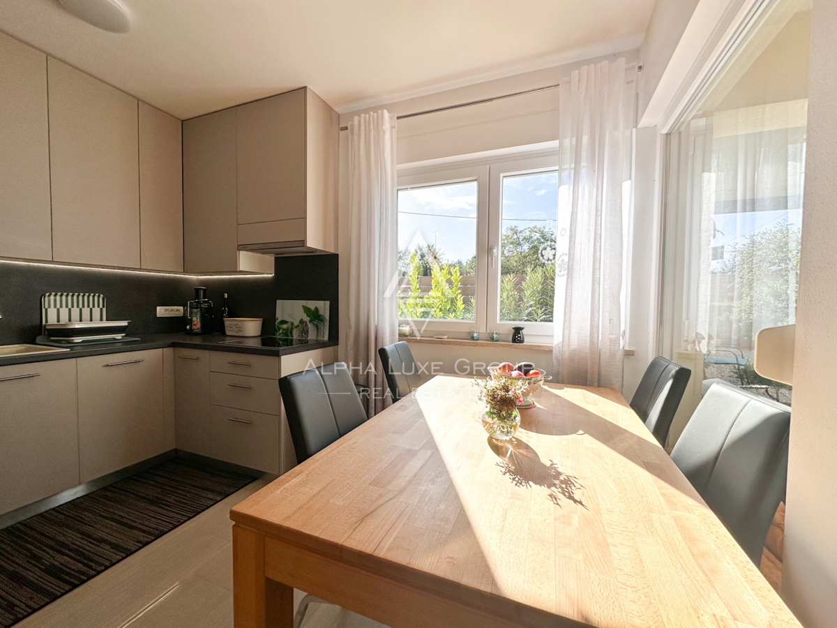 Poreč, Istra – Sodobno stanovanje s privatnim vrtom