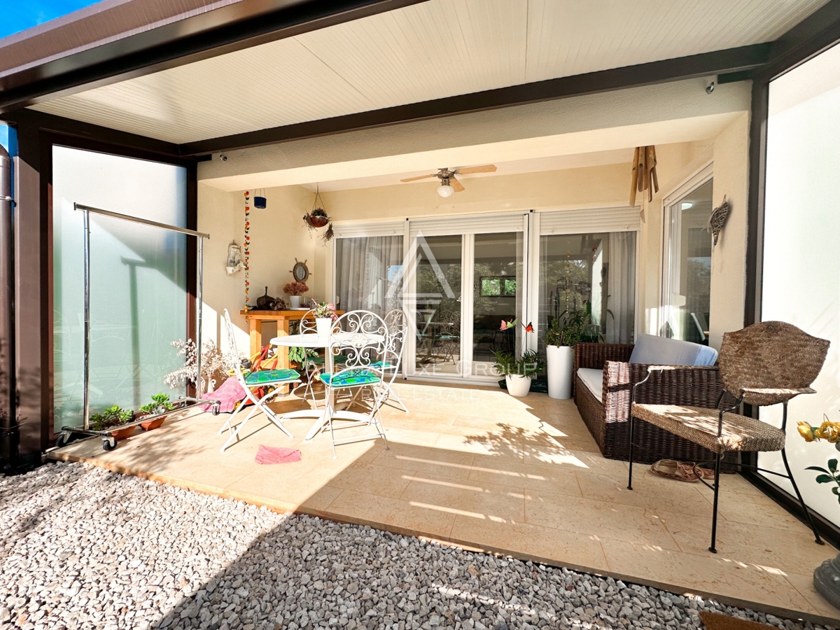 Poreč, Istra – Sodobno stanovanje s privatnim vrtom