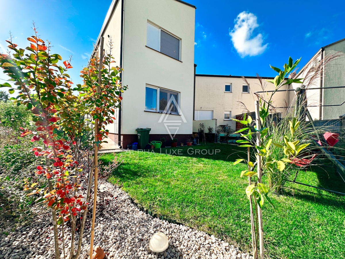 Poreč, Istra – Sodobno stanovanje s privatnim vrtom