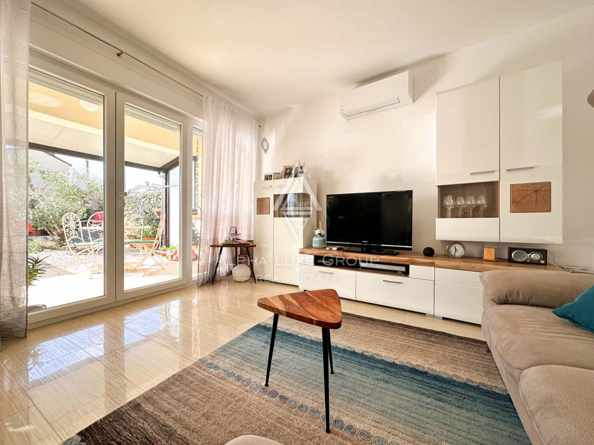 Poreč, Istra – Sodobno stanovanje s privatnim vrtom