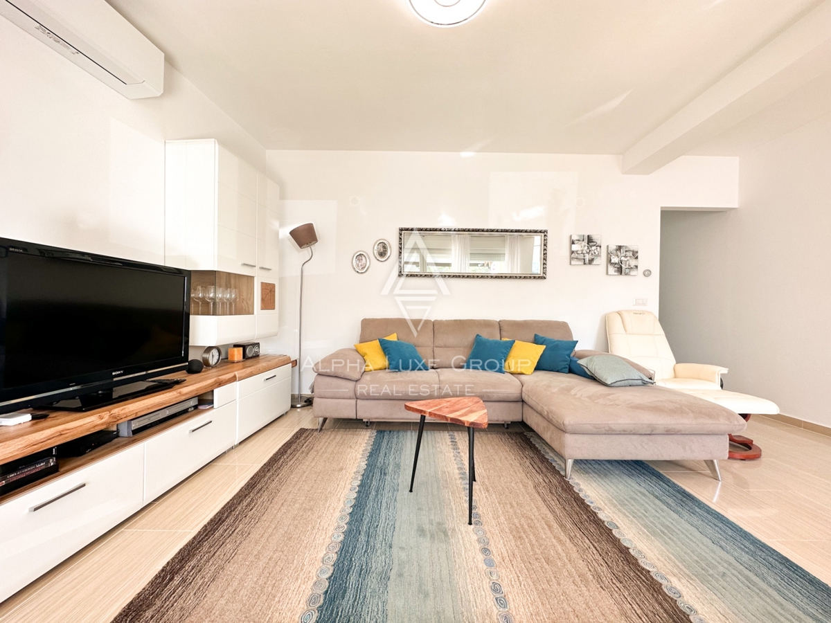 Poreč, Istra – Sodobno stanovanje s privatnim vrtom