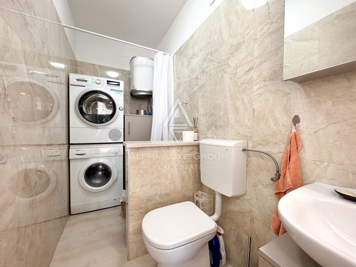 Poreč, Istra – Sodobno stanovanje s privatnim vrtom
