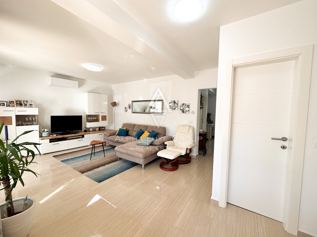Poreč, Istra – Sodobno stanovanje s privatnim vrtom