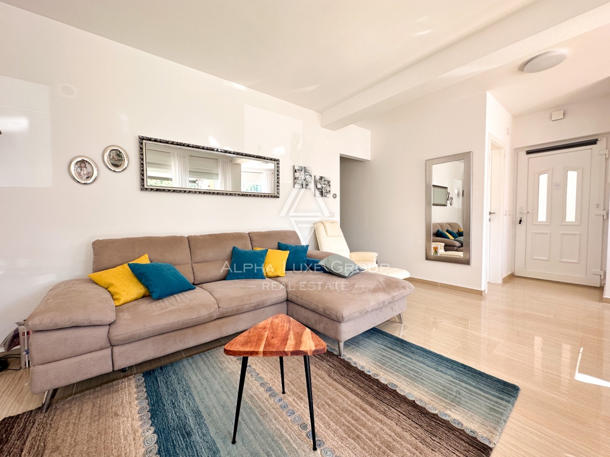 Poreč, Istra – Sodobno stanovanje s privatnim vrtom