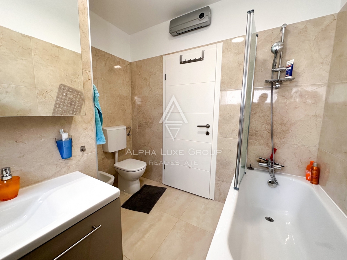 Poreč, Istra – Sodobno stanovanje s privatnim vrtom