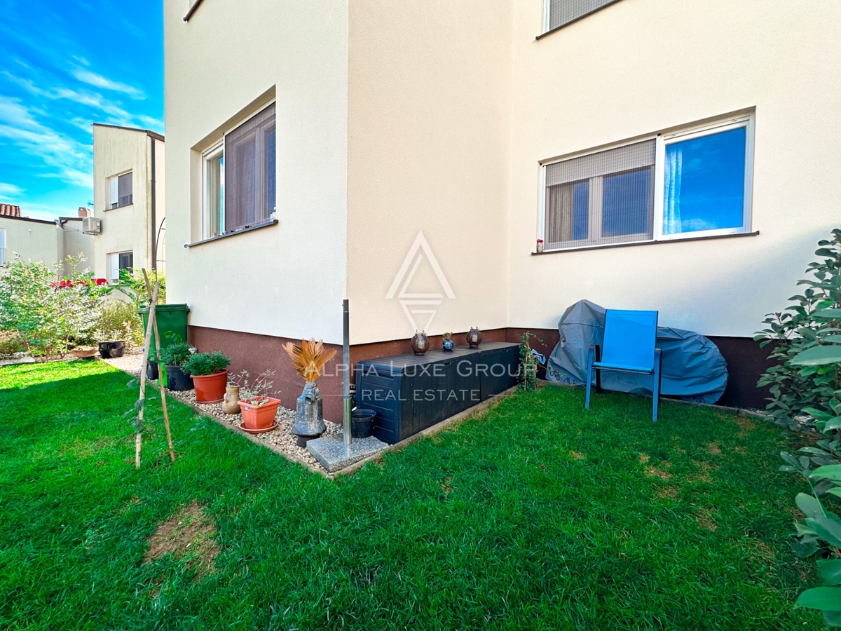 Poreč, Istra – Sodobno stanovanje s privatnim vrtom