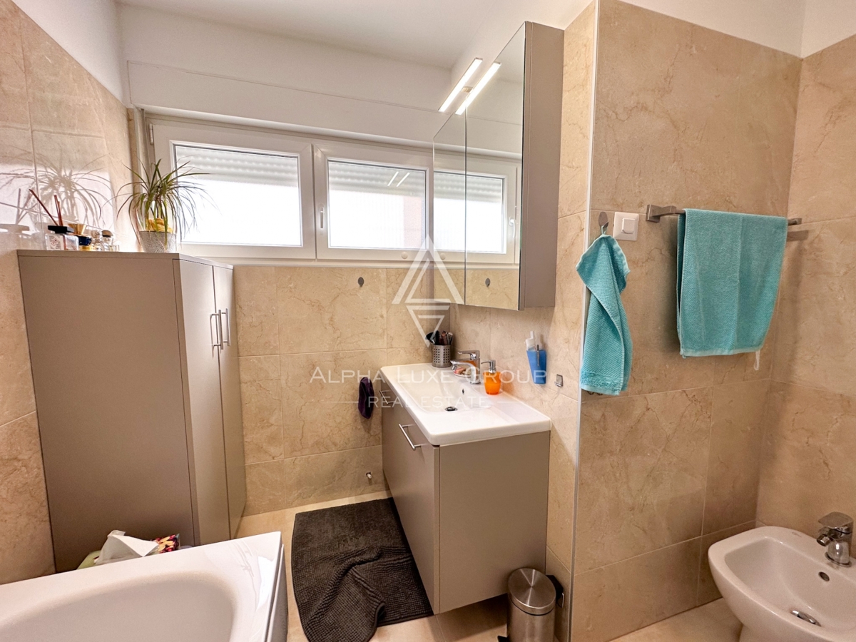 Poreč, Istra – Sodobno stanovanje s privatnim vrtom